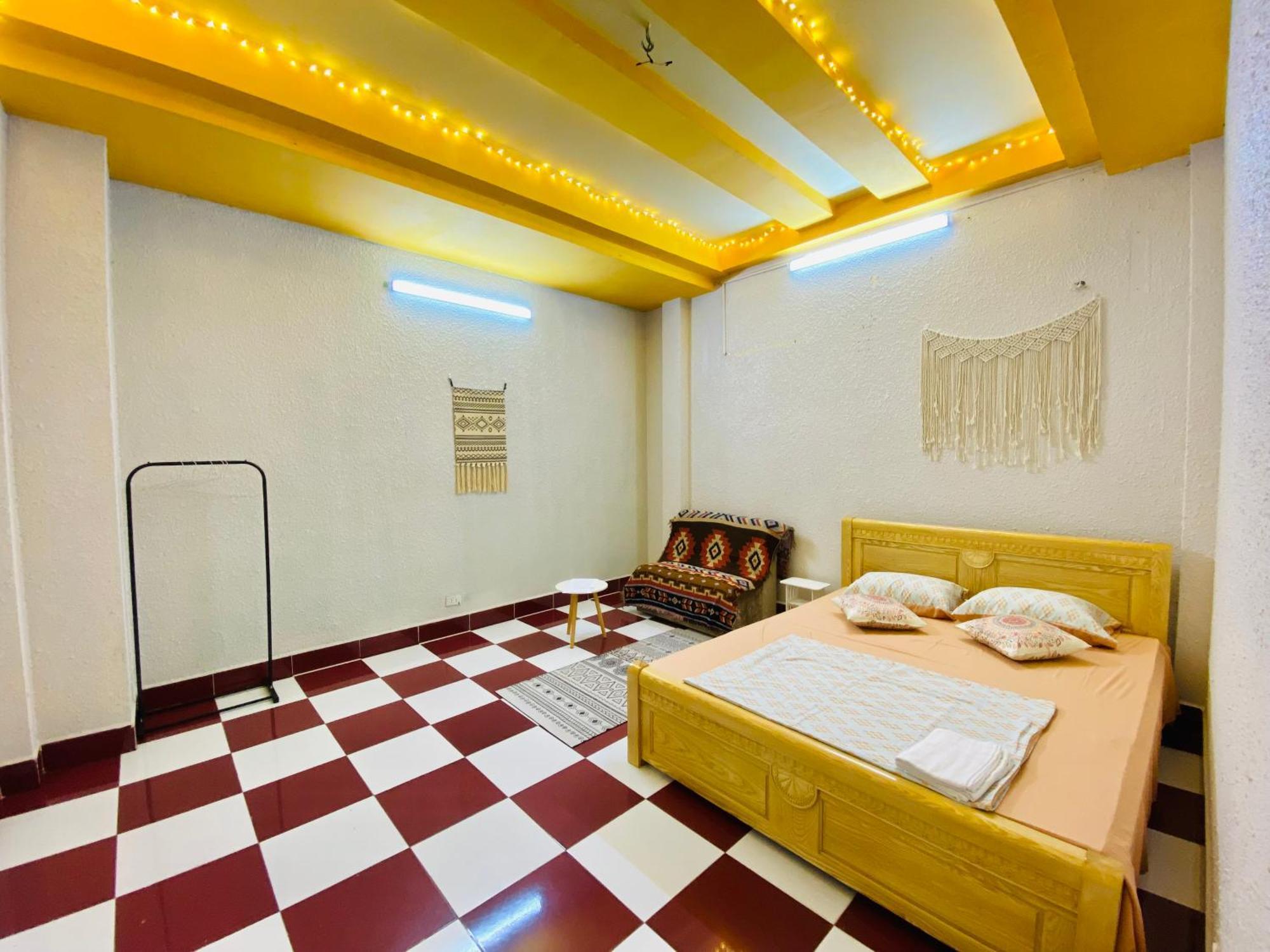 Dnut'S House — Photos 2